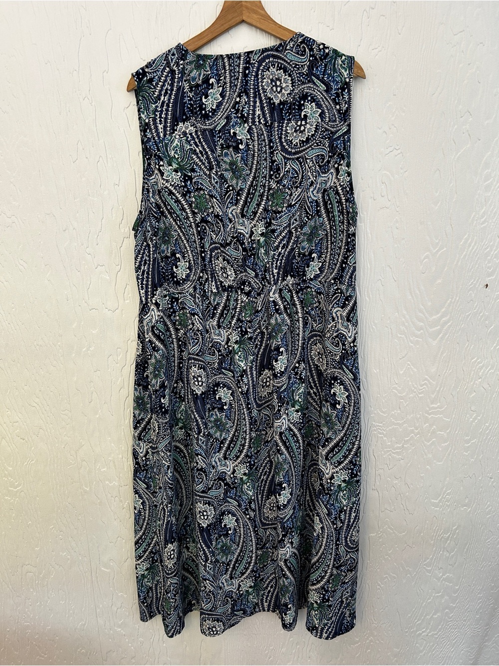 Plus Size Sleeveless V-Neck Maxi Dress in Navy Paisley - Picture 6 of 6